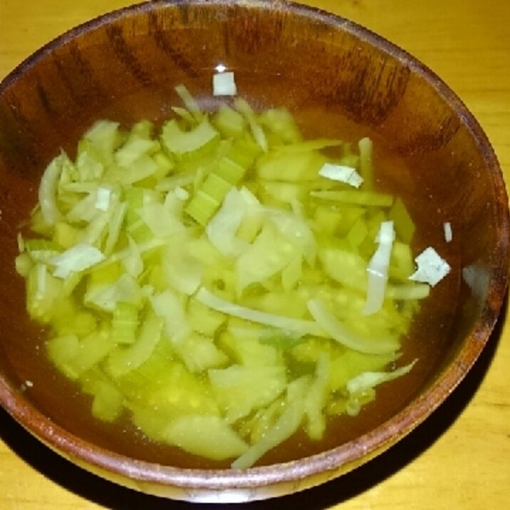 離乳食向け　セロリたっぷり野菜スープ